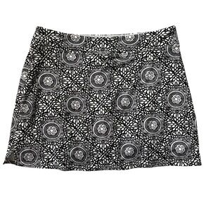 Soybu Sport women’s medium pull on skirt black & white